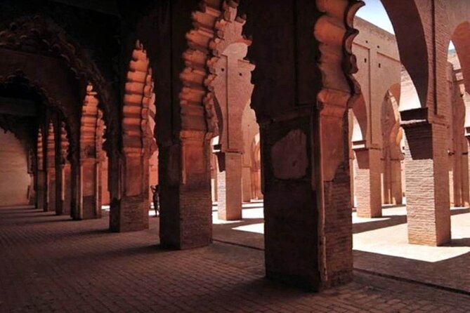 Taroudant and Tiout Oasis Guided Day Trip with Lunch - Place Assarag: final stroll time for photos and slower wandering