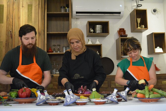 The Moroccan Cooking Workshop - Cooking your starter: Berber salad with real technique