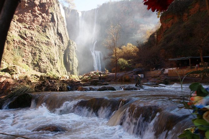 The waterfalls of Ouzoud - First look in Ouzoud city center: crafts, alleyways, and quick waterfall snapshots