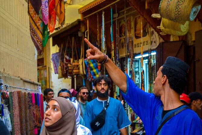 Tour guide in the old city of Fez - Bab Boujloud: the famous gate that helps you anchor the maze