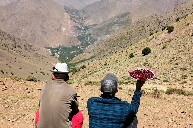 Trekking in Morocco / 3 Days Valley Trek in the Atlas Mountain & Waterfalls - What to pack for the Atlas in three days (do this early)