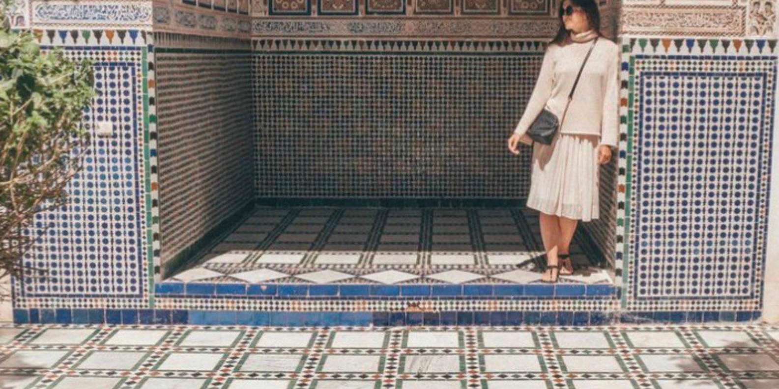 Vibrant Voyages: Explore the Colorful Souks of Casablanca! - Shopping smart with delivery: complimentary items and free DHL rugs