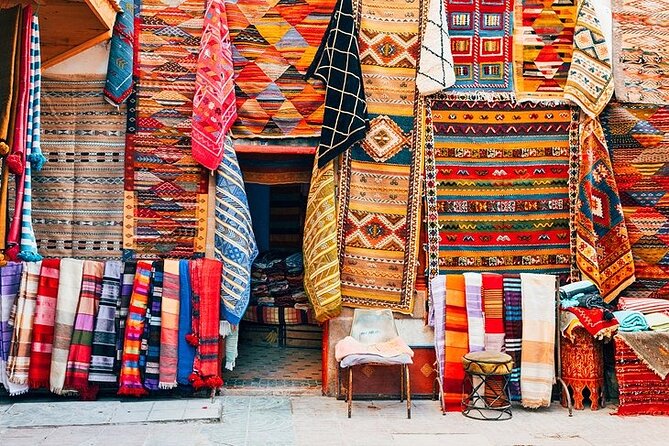 VIP shopping tour in the local souks of Marrakech - Day vs Night Feel: Jemaa el-Fnaa Changes Mood