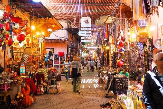 VIP tour Casablanca to Marrakech: Luxury Day of History & Culture - Jemaa el-Fnaa: the square where Moroccan street culture takes over